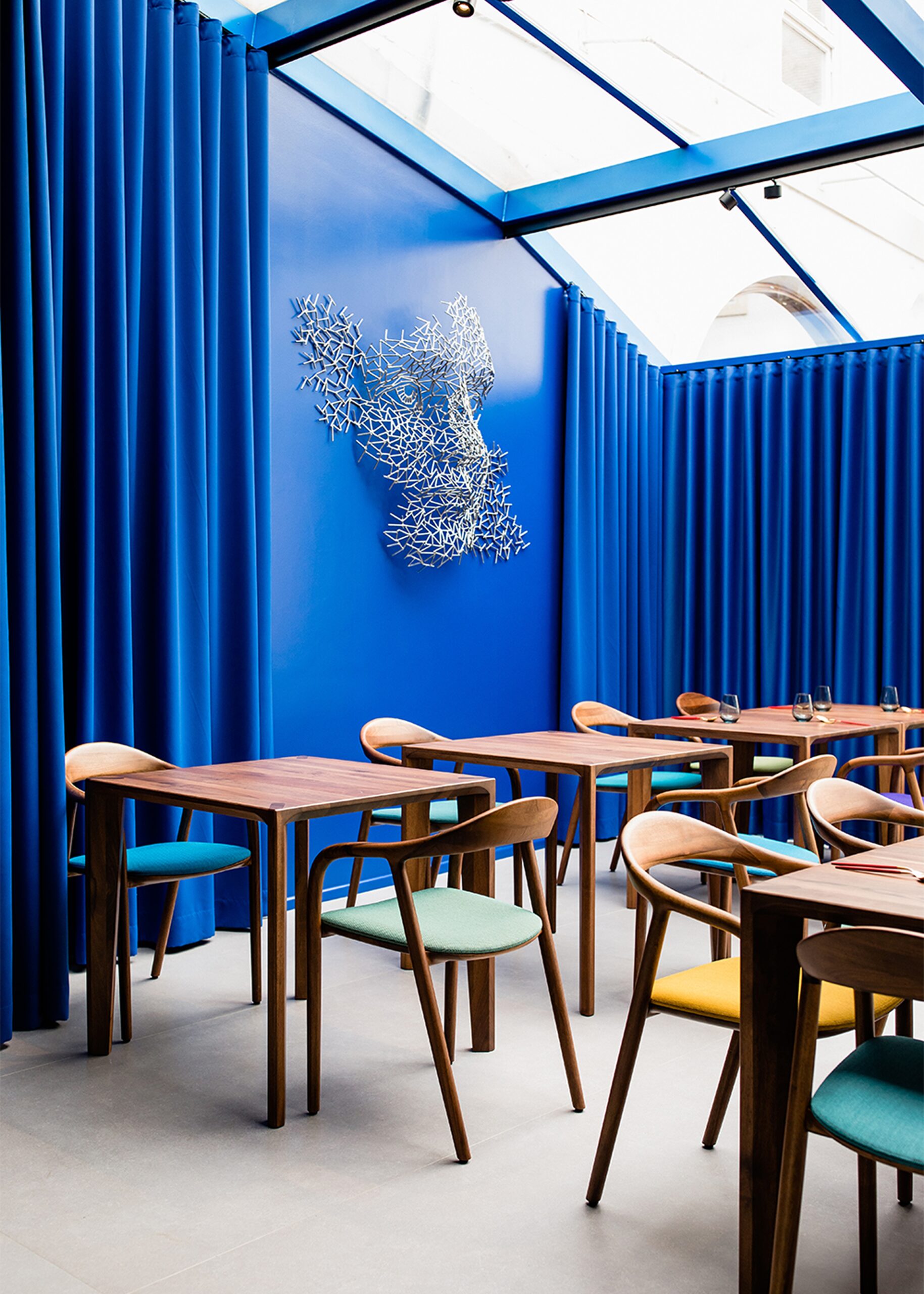 Lakri round table - Image 31