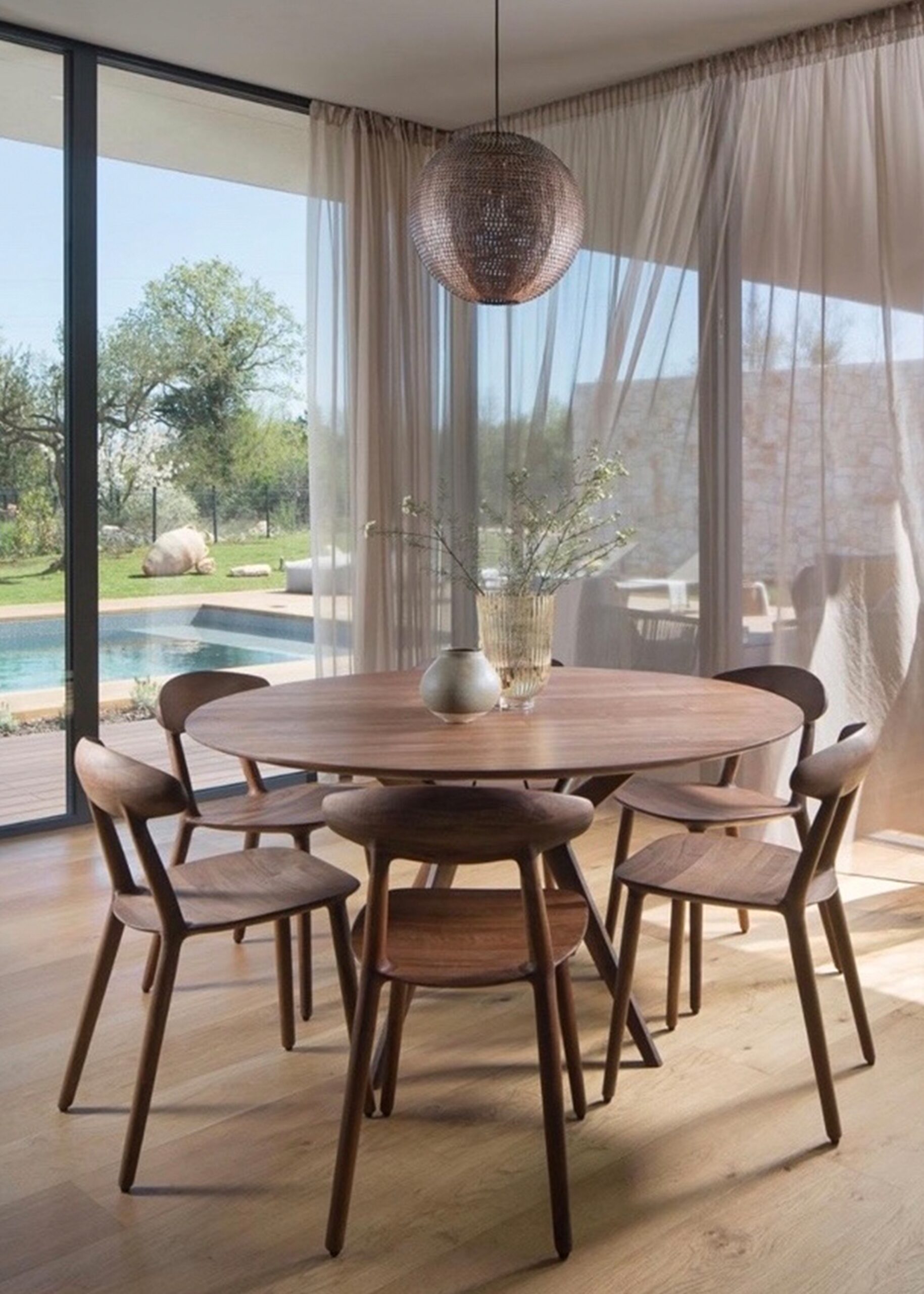 Lakri round table - Image 28