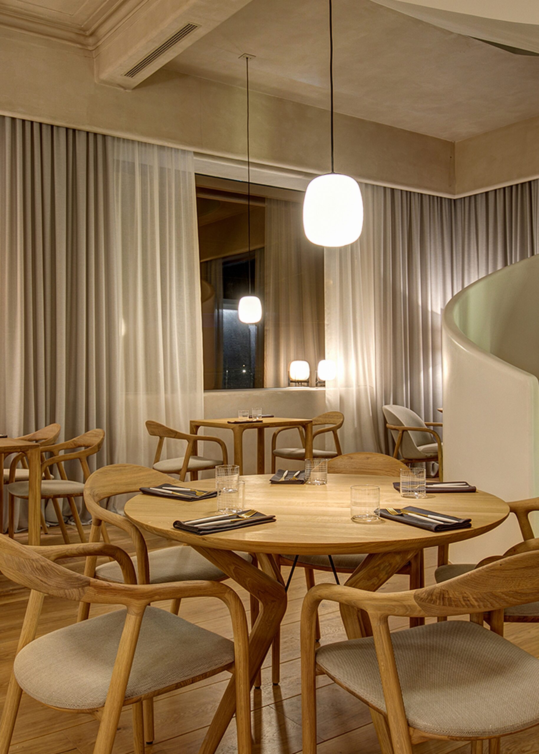 Lakri round table - Image 27