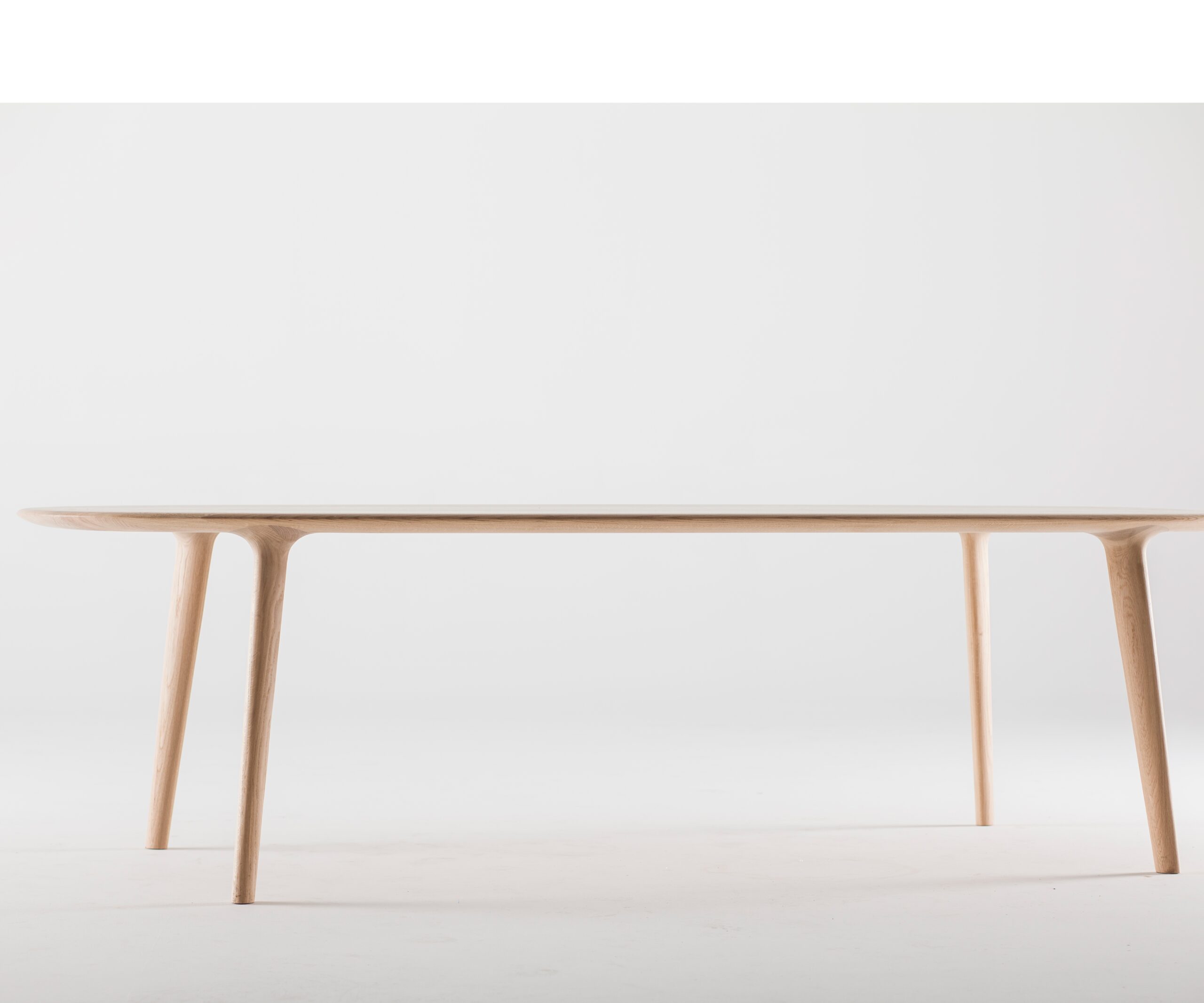 Luc oval table